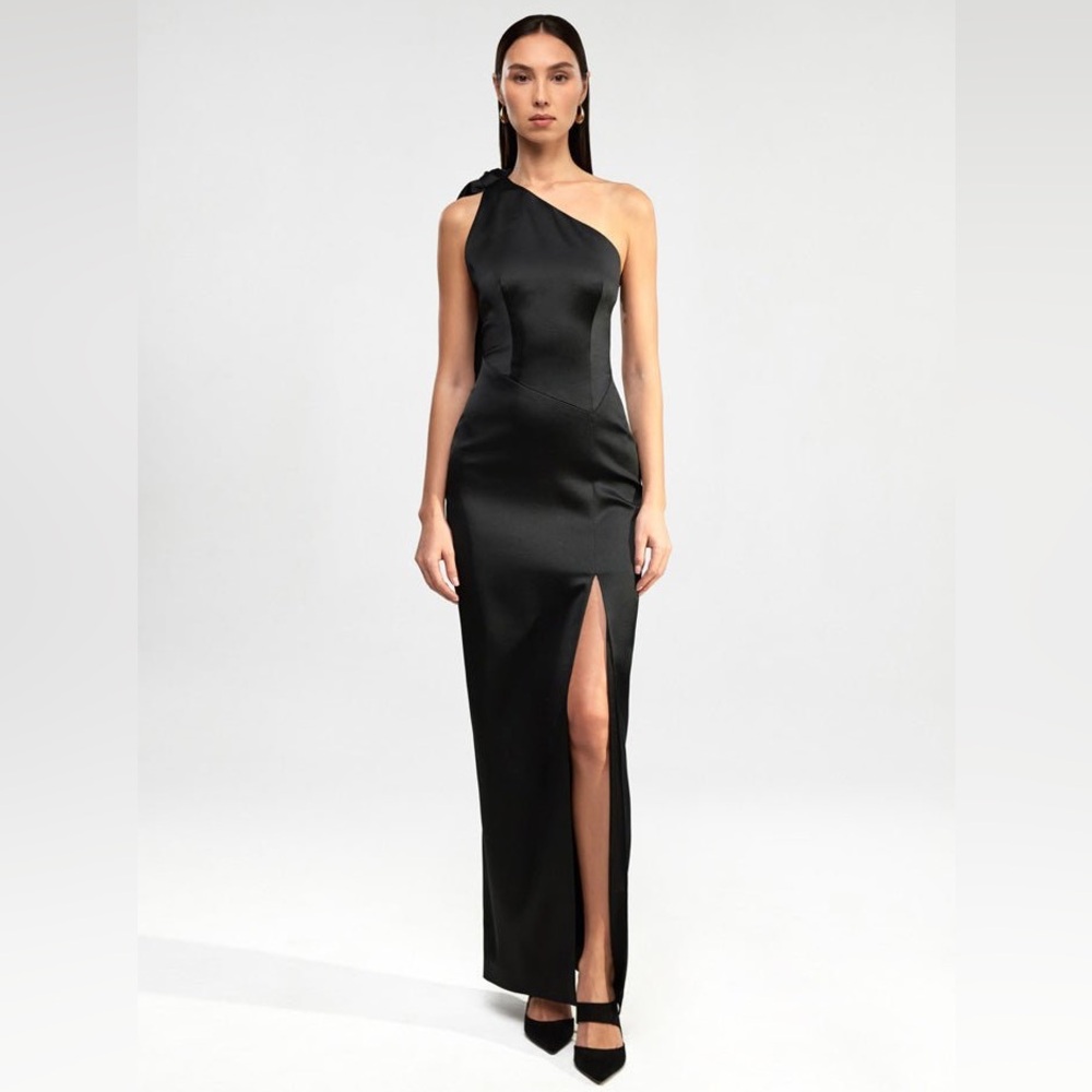 Rasario ASSYMETRIC SATIN MAXI DRESS WITH BOW AND AN OPEN BACK